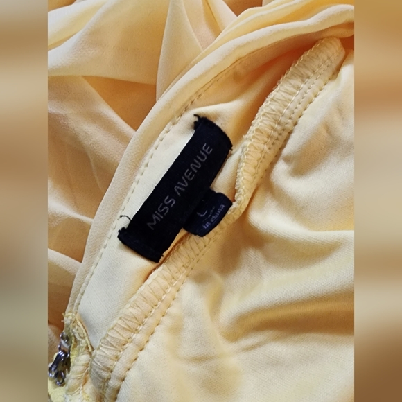 YELLOW PLEATED STRAPLESS MAXI DRESS - Picture 8 of 9